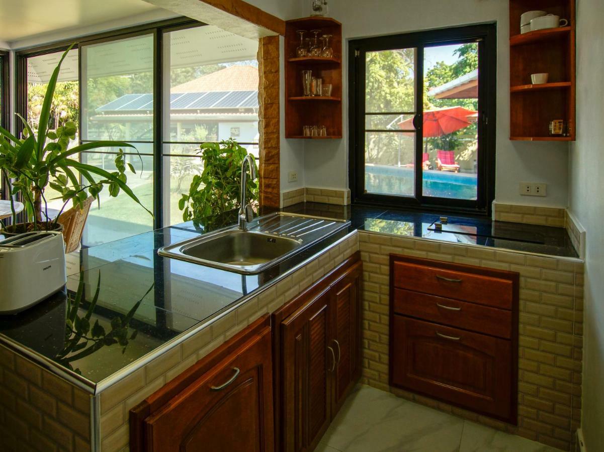Tina'S Living Paradise - Guesthouses With Private Pool Ban Phe Extérieur photo